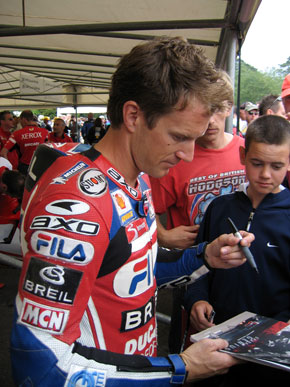 autograph NEIL HODGSON_4