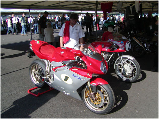 René Arnoux admires the MV Agusta F4 Ago